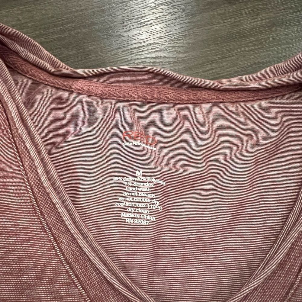 Red Saks Fifth Avenue Men’s Red V-neck Tshirt - Picture 5 of 6